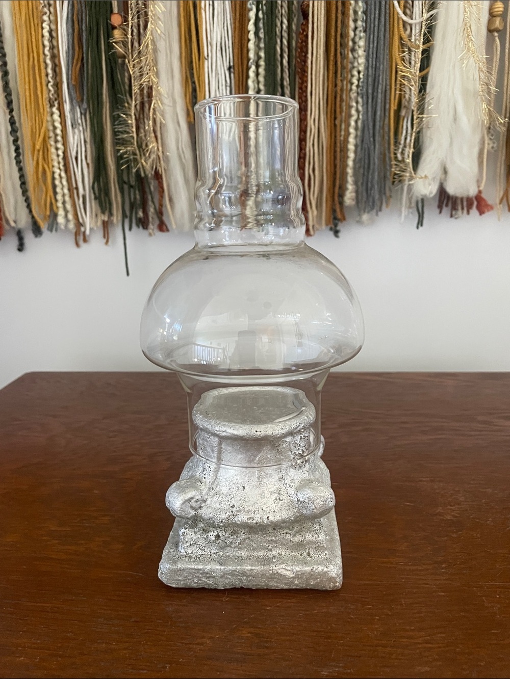 Modern looks candle holder